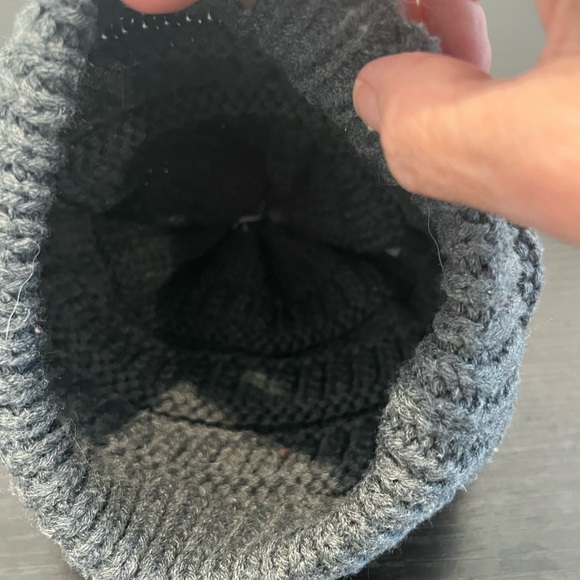 C.C Exclusives Cable Knit Faux Fur Pom Pom Beanie Gray OSFA - Picture 3 of 4